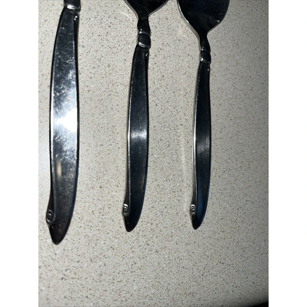 9 Piece Set ONEIDACRAFT PREMIER STAINLESS SHORELINE 3 Forks, 1 Knife & 5 Spoons.